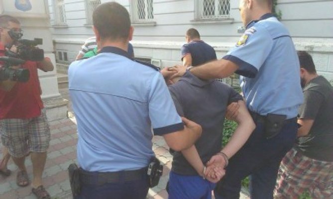 Triplu asasinat la Constanţa: presupusul criminal şi-a petrecut noaptea la un fost coleg de puşcărie